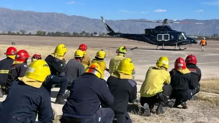 Cayó un helicóptero en San Juan y murieron los siete ocupantes