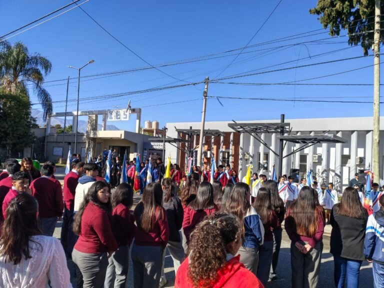 Autoridades policiales acompañaron a la comunidad del Departamento Pomán en distintos actos protocolares