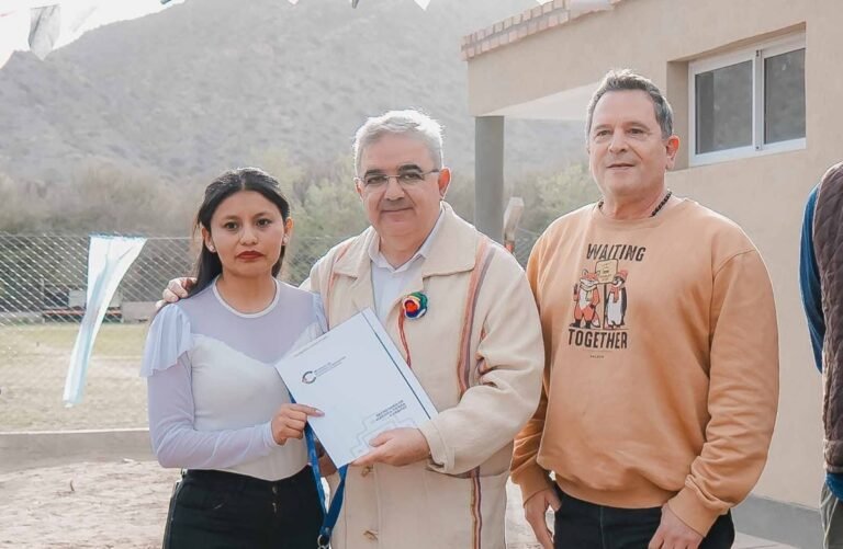 Santa María: entregaron 11 soluciones habitacionales a familias del departamento