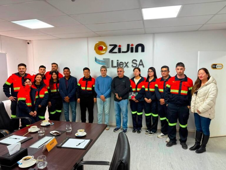 Caputo recorrió la planta de Zijin-Liex y conoció el desarrollo del proyecto de litio en Fiambalá